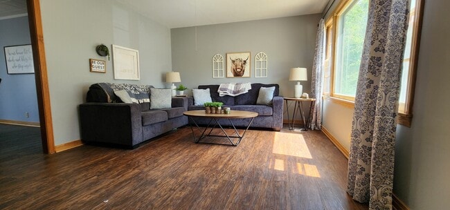 817 W Commercial St, Lyons, KS 67554 - photo 2