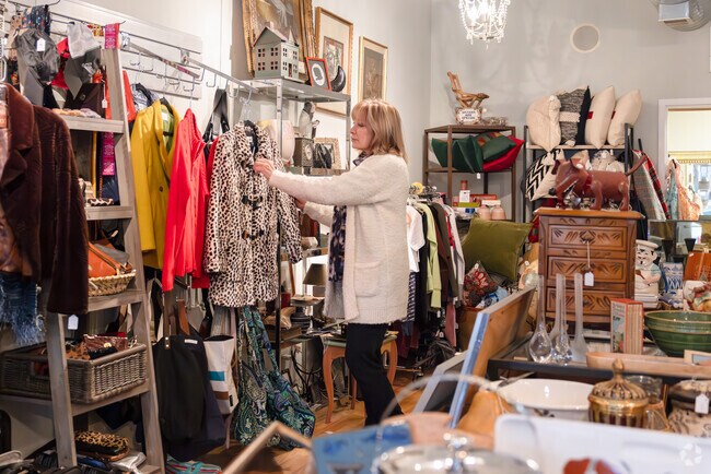 Twigs & Cotton Resale Boutique is located right in the heart of The Ravinia District.
