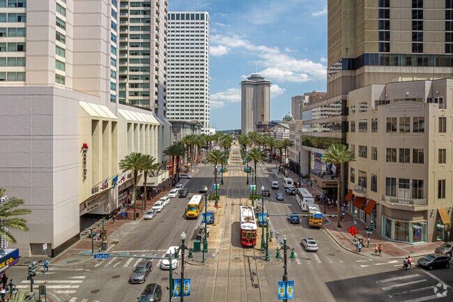 Hotels are plentiful along Canal St in the New Orleans CBD.