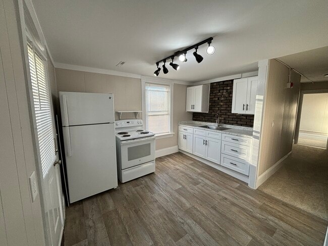 127 Legris Ave unit 42ndFloor, West Warwick, RI 02893 - photo 3