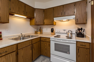 223 4th Ave W, Grinnell, IA 50112