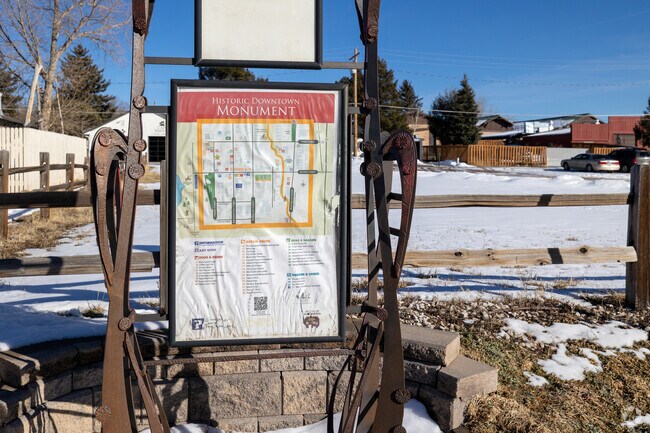 There are plenty of shops and restaurants in the Monument neighborhood.