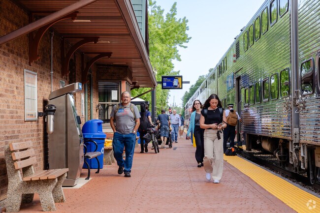 Fox Lake Metra station is the available for the commuters to access Chicago downtown.