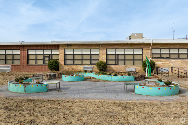 Winchester Elementary in Memphis has an outdoor student lounge.