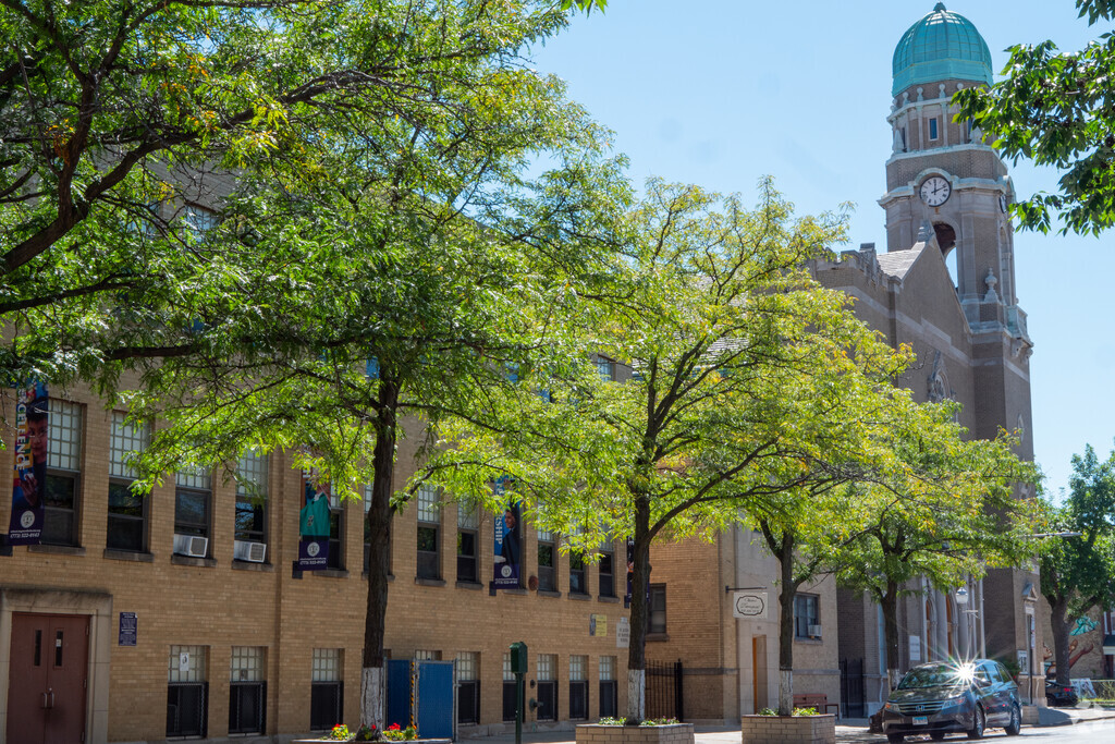 St. Agnes of Bohemia School provides private education in the neighborhood of 
Little Village