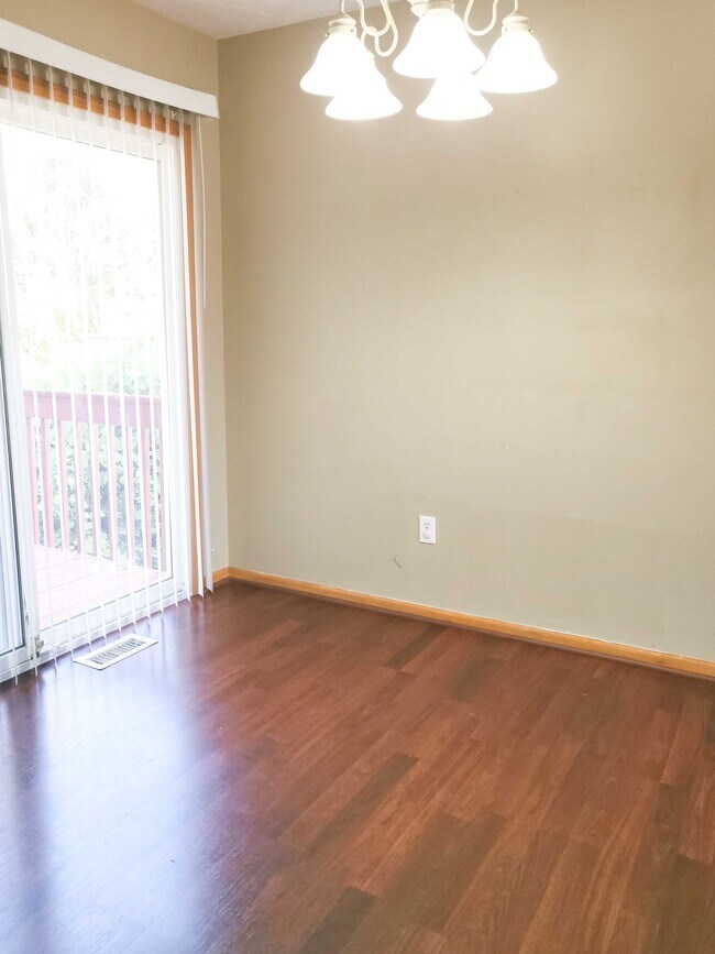 5657 Sugarberry Dr SE, Grand Rapids, MI 49512