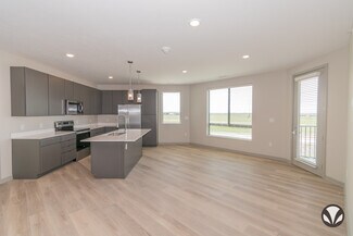 8421 S 48th St, Lincoln, NE 68516