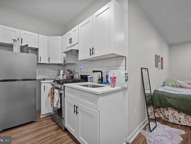 400 E Vernon Rd unit 11, Philadelphia, PA 19119 - photo 2