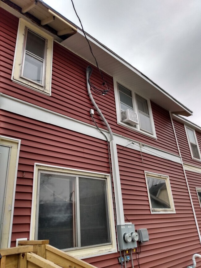 406 E Beacon Ave Unit lower, New London, WI 54961