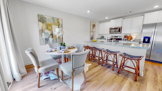 800 Hailey Dr unit 36206379, Jeffersonville, IN 47130 - photo 5