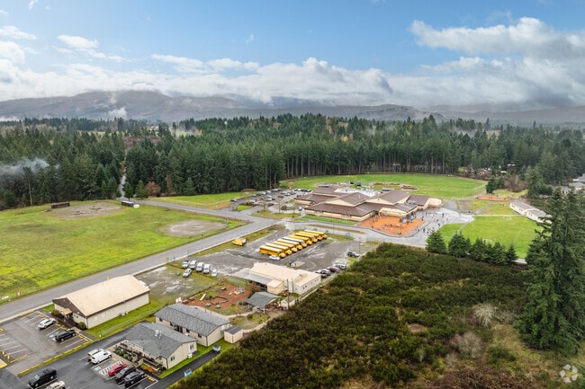 Rainier Elementary School serves local families and earns a B rating from Niche.