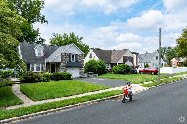 The residential streets of Roslyn are safe enough to drive scooters on.
