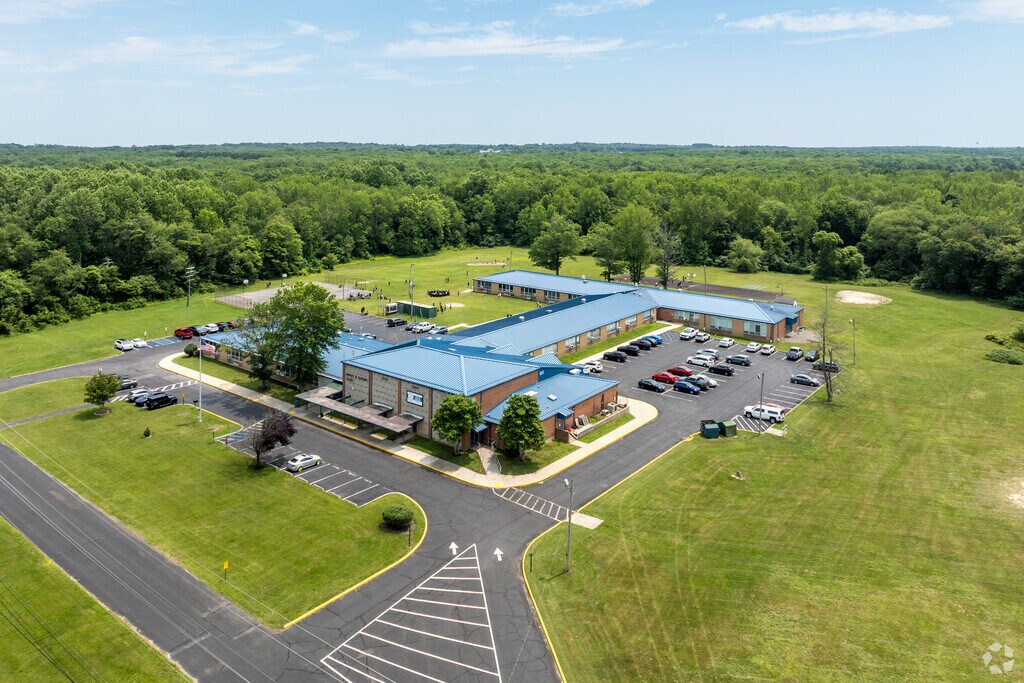 According to state test scores, 17% of Marcus Newcomb Middle School students are at least proficient in math and 28% in reading.