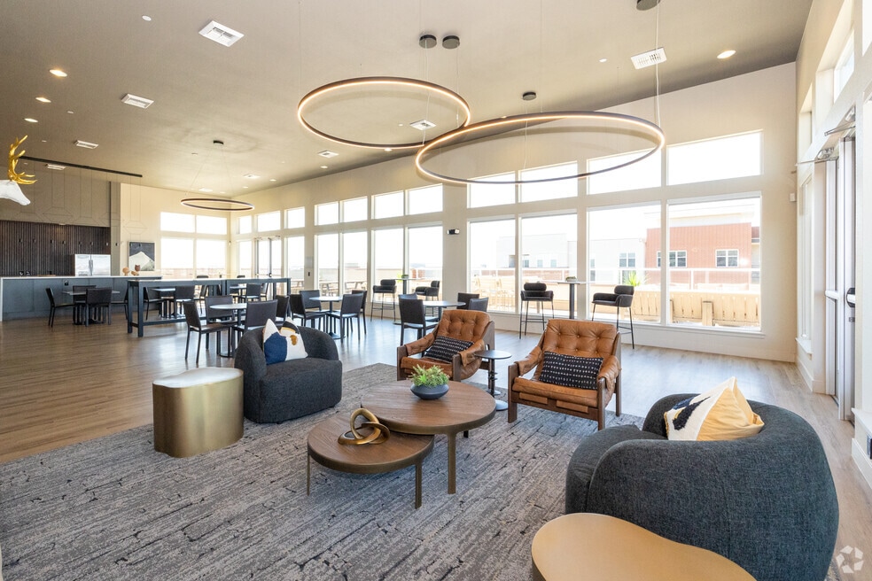 Elevation at Country Line Station, Englewood, CO 80112 - photo 1