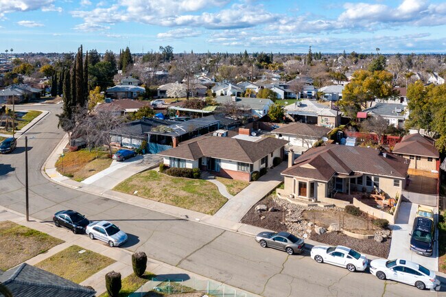 Majority of the homes in Roeding Park are single-story.