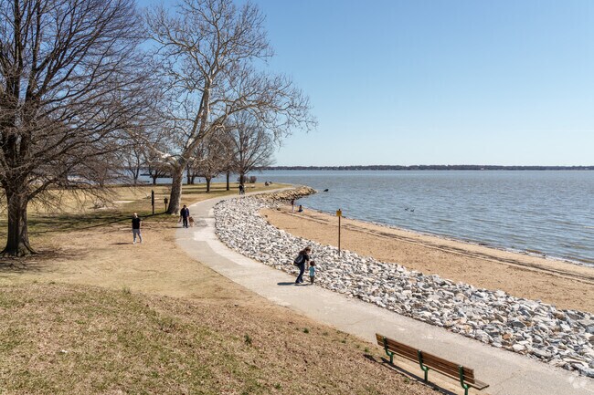 The Delaware River comes right up to New Castle at Battery Park, a popular spot for local families.