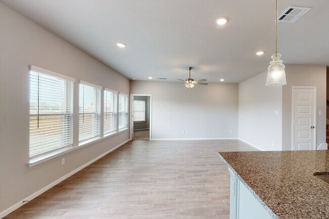 133 Hudson Ln unit 36490024, Justin, TX 76247 - photo 7