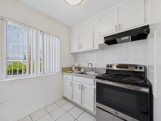 8811-8825 Woodman Ave, Arleta, CA 91331