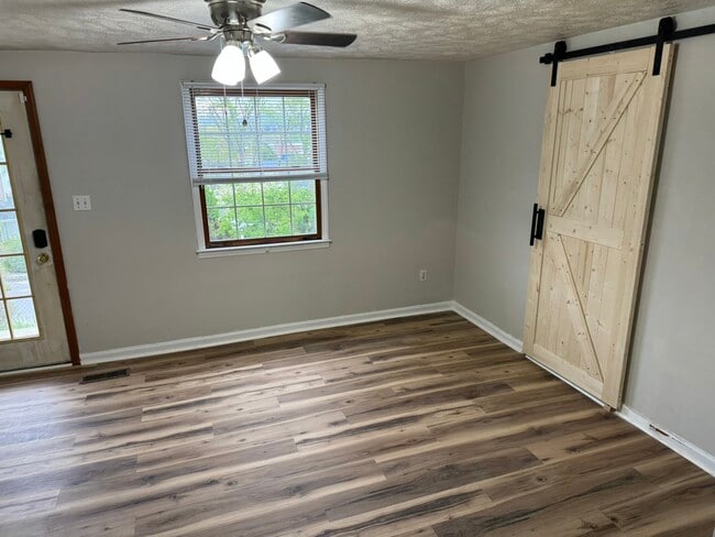 114 Edgemont Dr, Princeton, WV 24740 - photo 2