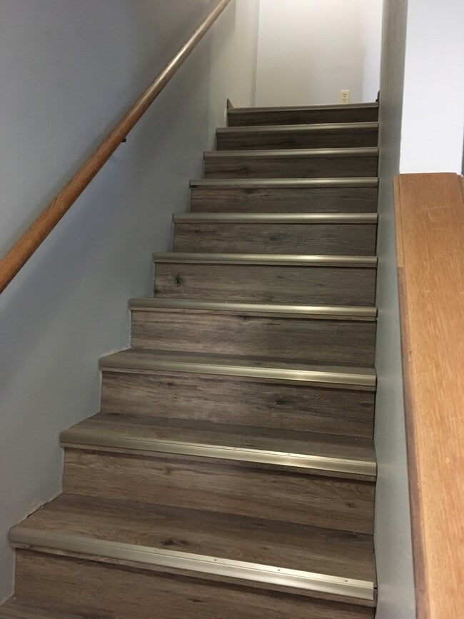 425 E Monroe Ave, Hartford, WI 53027 - photo 3