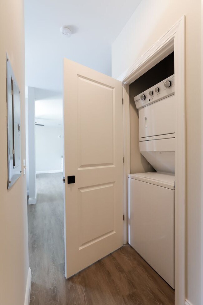 301 W University Ave, Champaign, IL 61820 - photo 7