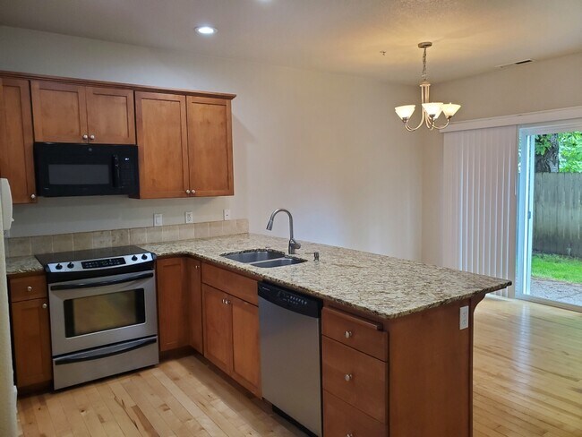 211 Silver St unit G, Silverton, OR 97381 - photo 5