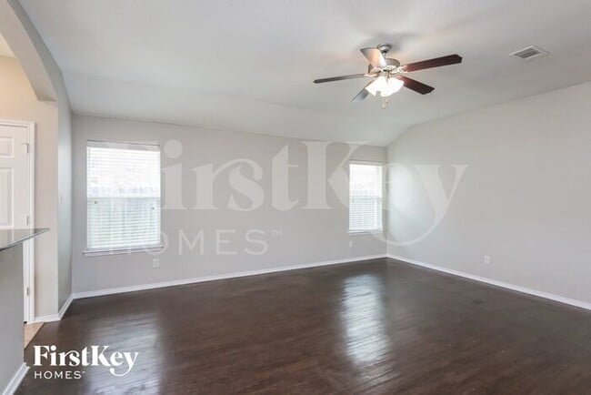 2037 Cattle Creek Rd, Fort Worth, TX 76134 - photo 3