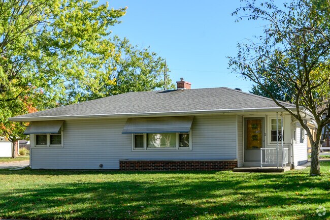 Ranch homes with large lawns are a common sight in Sunnyside.