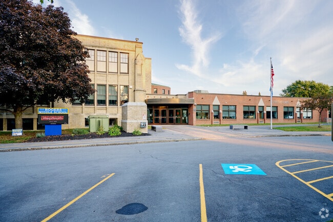 Rogers Middle School provides quality education to students in grades 4-6.