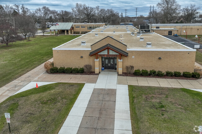 Bristol Grade School is located off of hunt street.