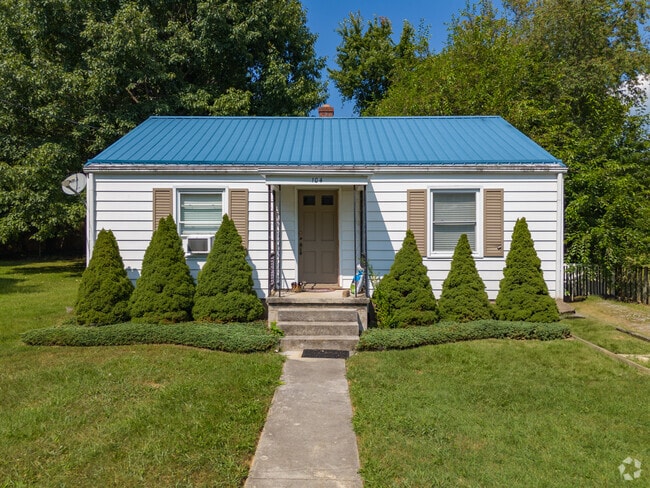 Homes in Kabrich Crescent often have large porches and beautiful gardens.