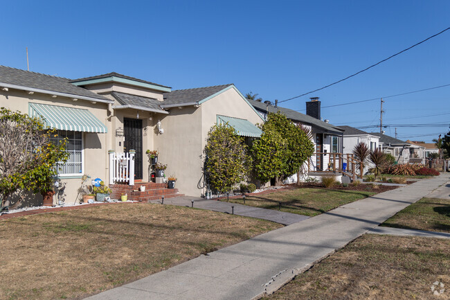 Most of the homes in the Pullman Richmond neighborhood are mid-century homes.