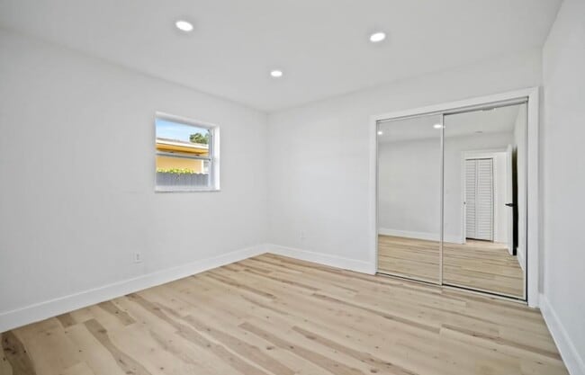 1521 NE 148th St, Miami, FL 33161 - photo 5