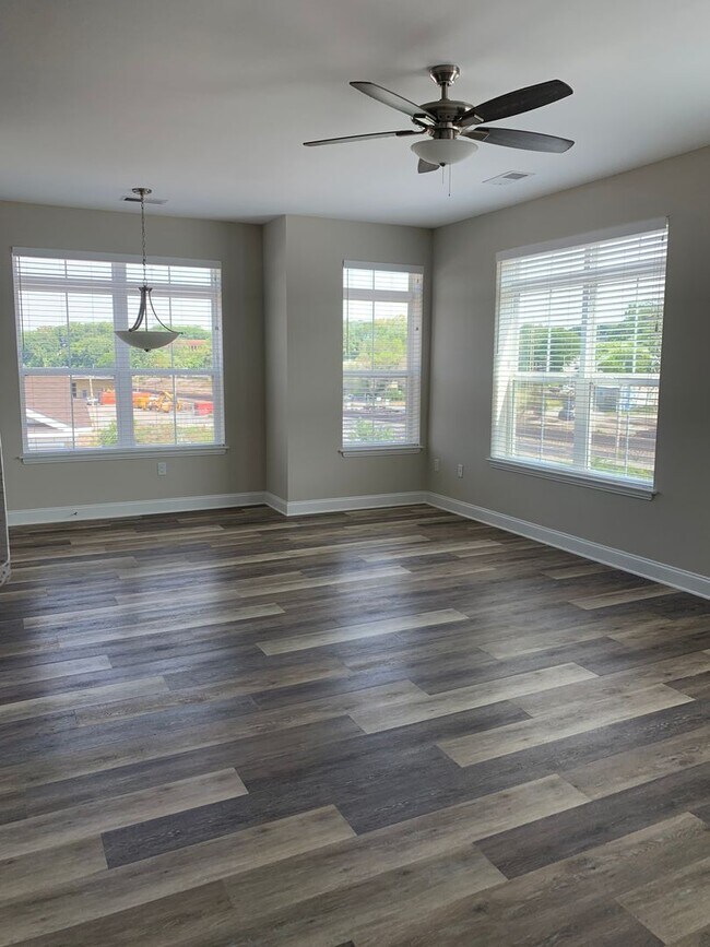 One Dutchess Luxury Waterfront 1, 2, & 3 Bedroom Apartments homes, Poughkeepsie, NY 12601 - photo 4