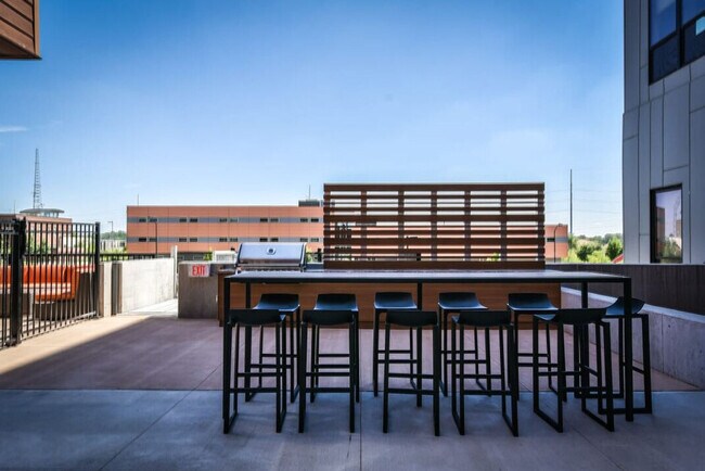 1400 Walnut St unit ID1036793P, Des Moines, IA 50309 - photo 4