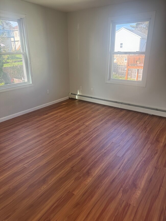 52 Charles St unit Stephen, New Britain, CT 06051 - photo 2