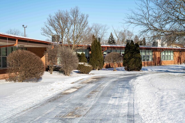 Courses in reading and literature are available at Highlands Elementary School in Hazel Crest.