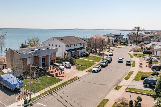 Luxurious waterfront colonial homes in Merrick let you leave all your worries at the front door.