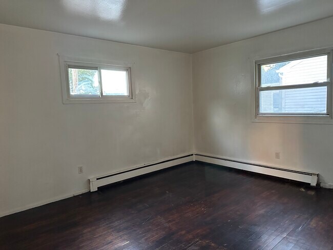 606 Maple St, Lakehurst, NJ 08733 - photo 2