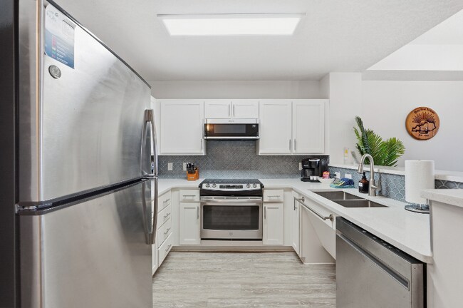 Calypso Tower III unit 3-606, Panama City Beach, FL 32413 - photo 4