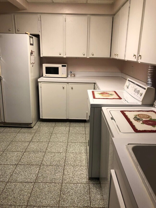 7230 Fox Meadow Dr NE unit Happyhome Apartment, Rockford, MI 49341 - photo 4