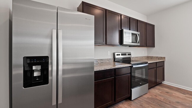 526 Atkinson St, Shenandoah Junction, WV 25442 - photo 4