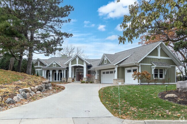 Sprawling ramblers are easily found throughout Lake Cornelia.