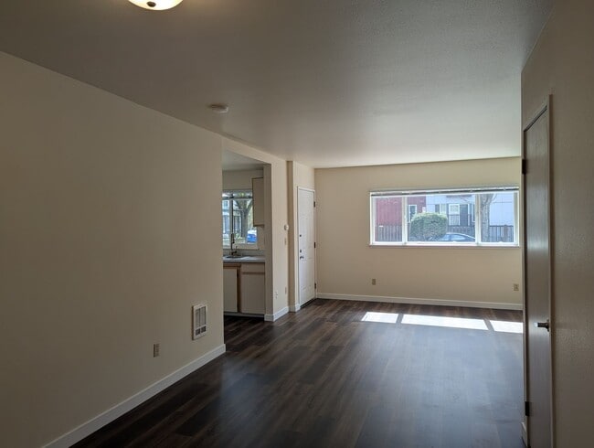 Chen, Seattle, WA 98103 - photo 5