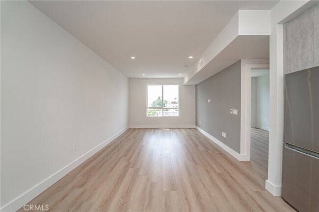 2828 London St, Los Angeles, CA 90026 - photo 4