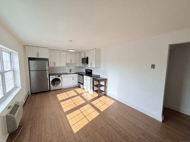 8 Wardwell St, Stamford, CT 06902 - photo 6