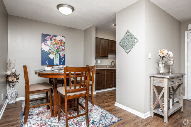 2BR, 1.5BA - 929 SF