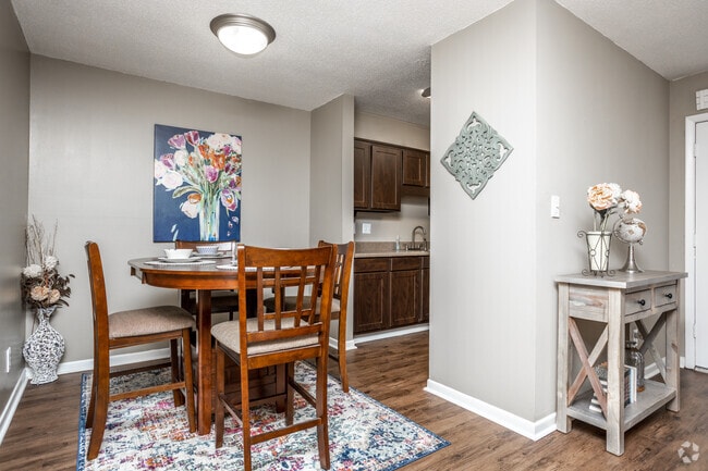 2BR, 1.5BA - 929 SF