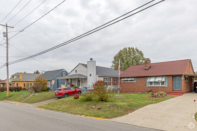 The Oakview-Blackburn community is made up of beautiful homes with well manicured lawns.