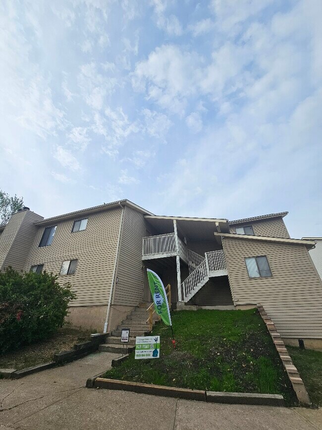1315 E 123rd Terrace, Olathe, KS 66061